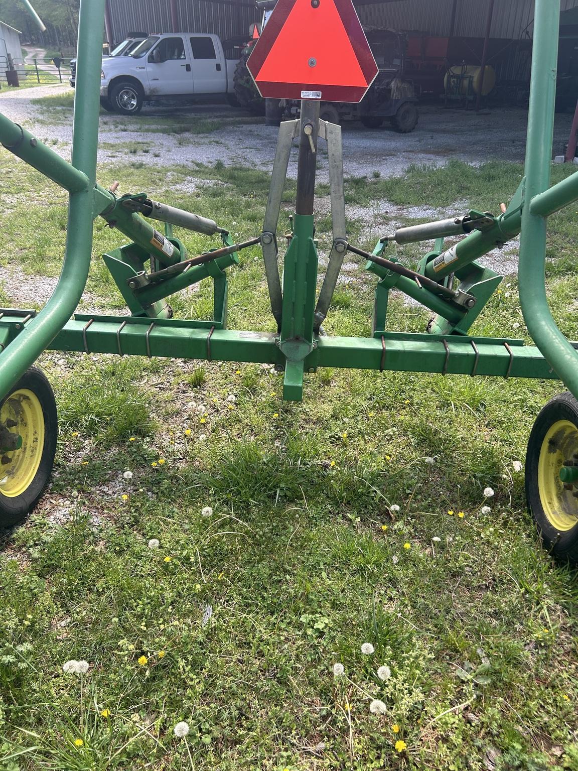 2005 John Deere 702 Image