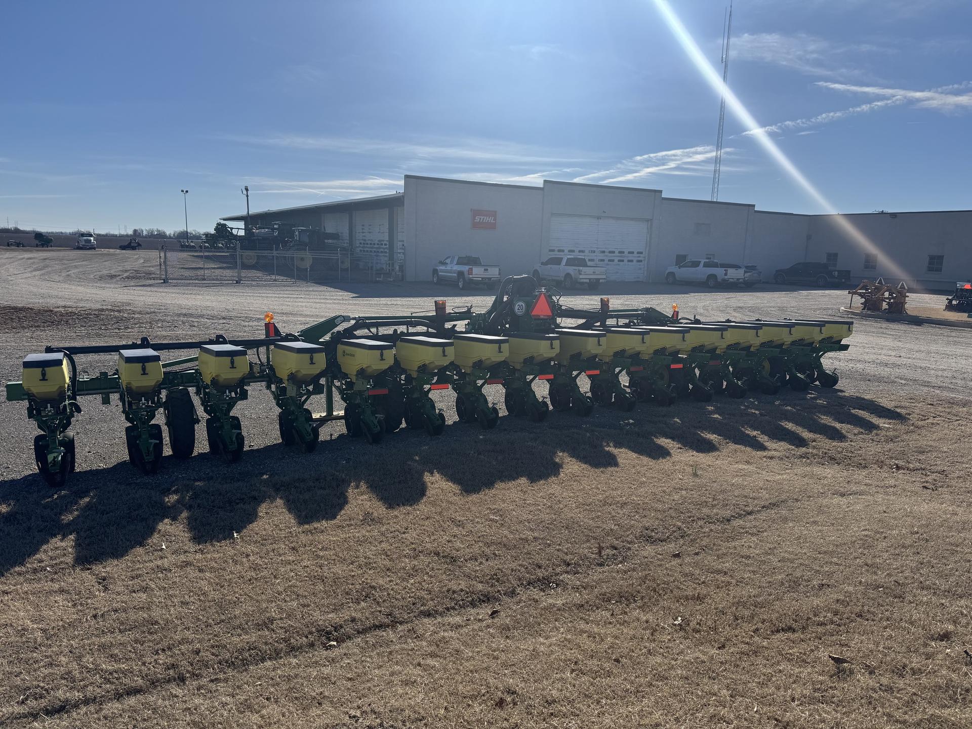 2023 John Deere 1725 Image