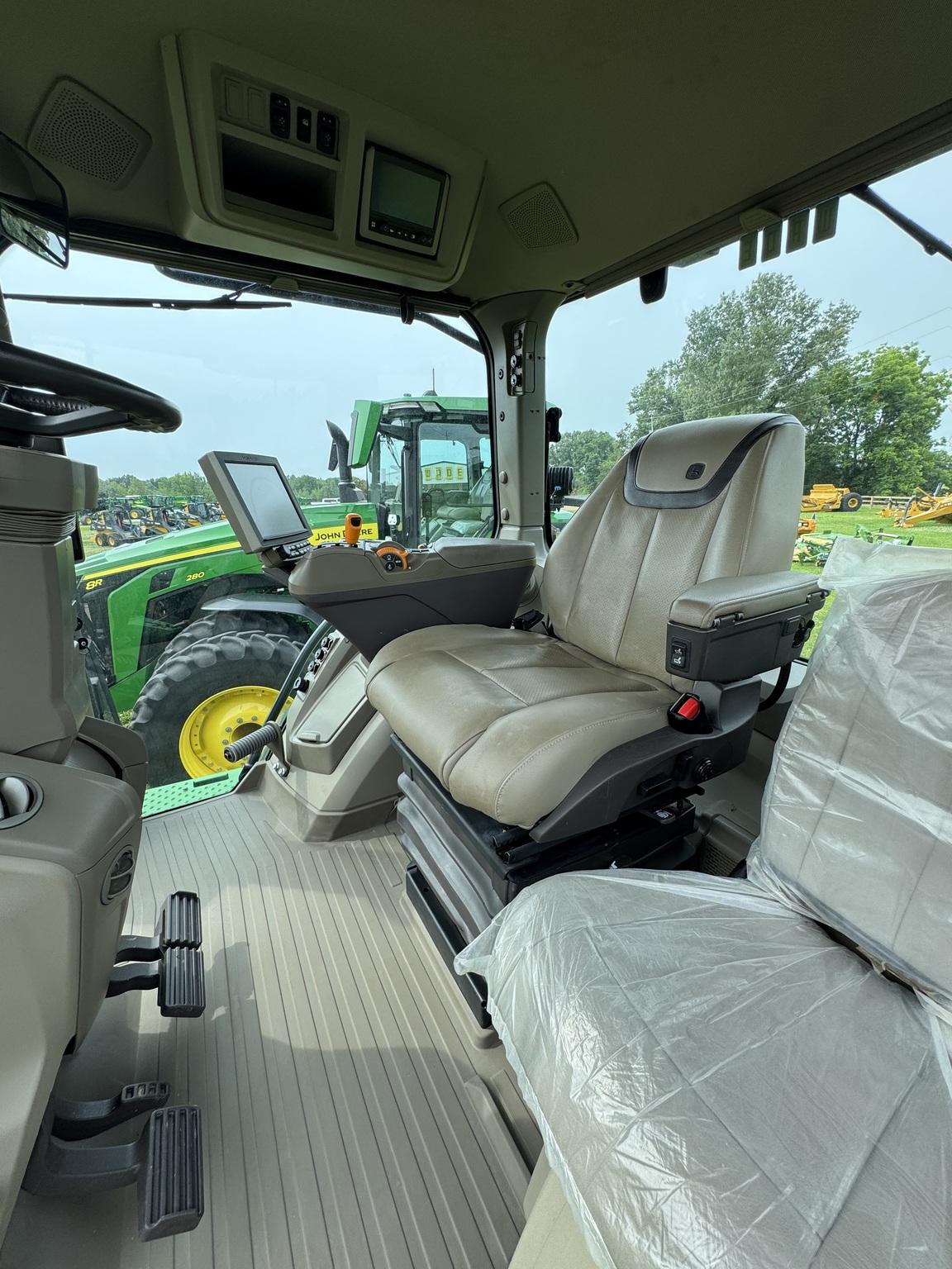 2023 John Deere 8R 280 Image