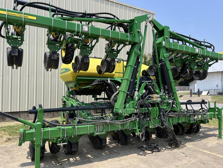 2019 John Deere 1725 CCS
