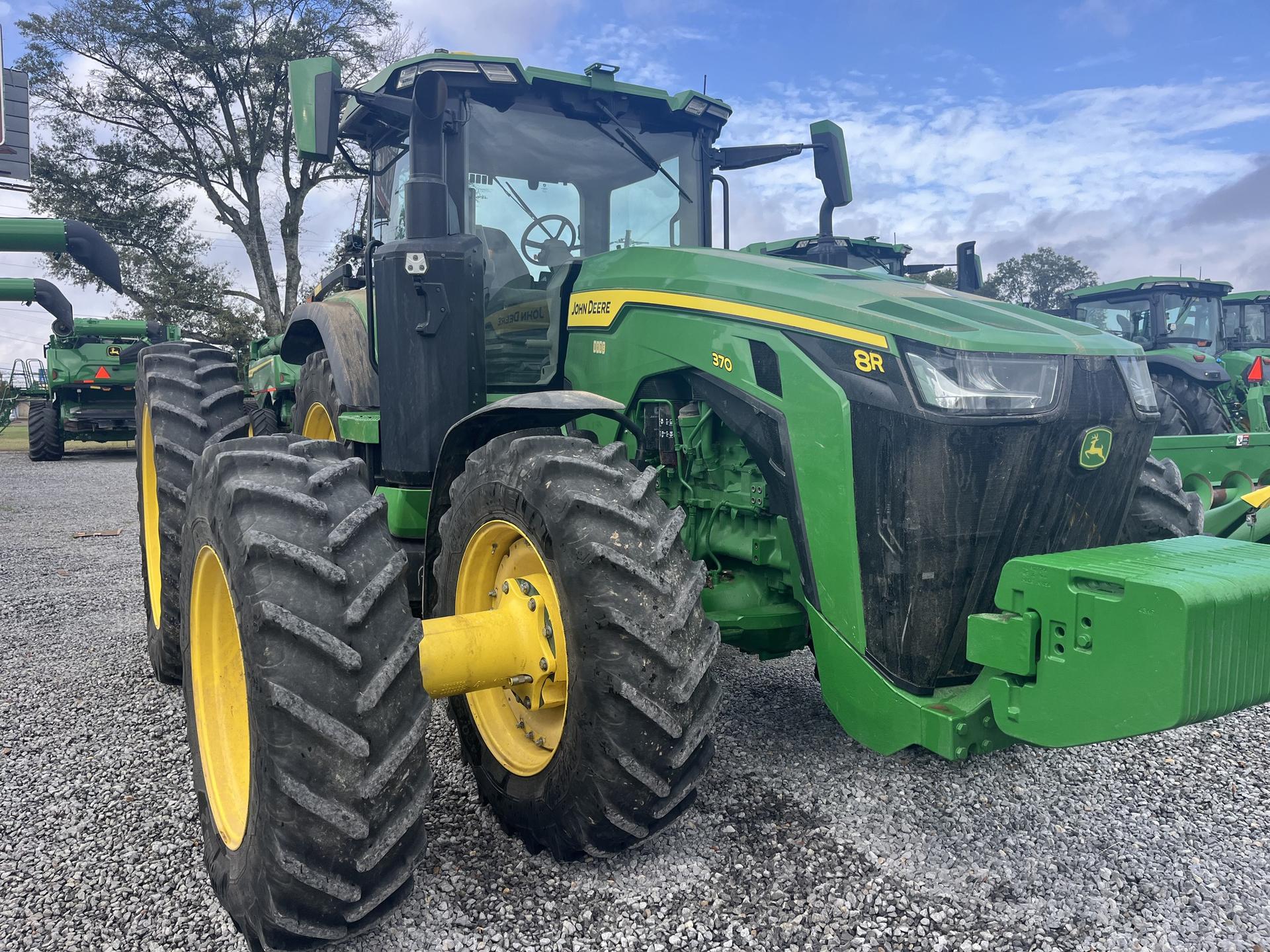 2023 John Deere 8R 370 Image