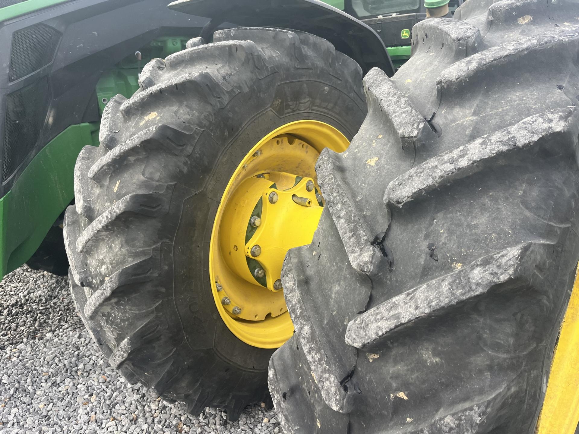 2023 John Deere 8R 370 Image