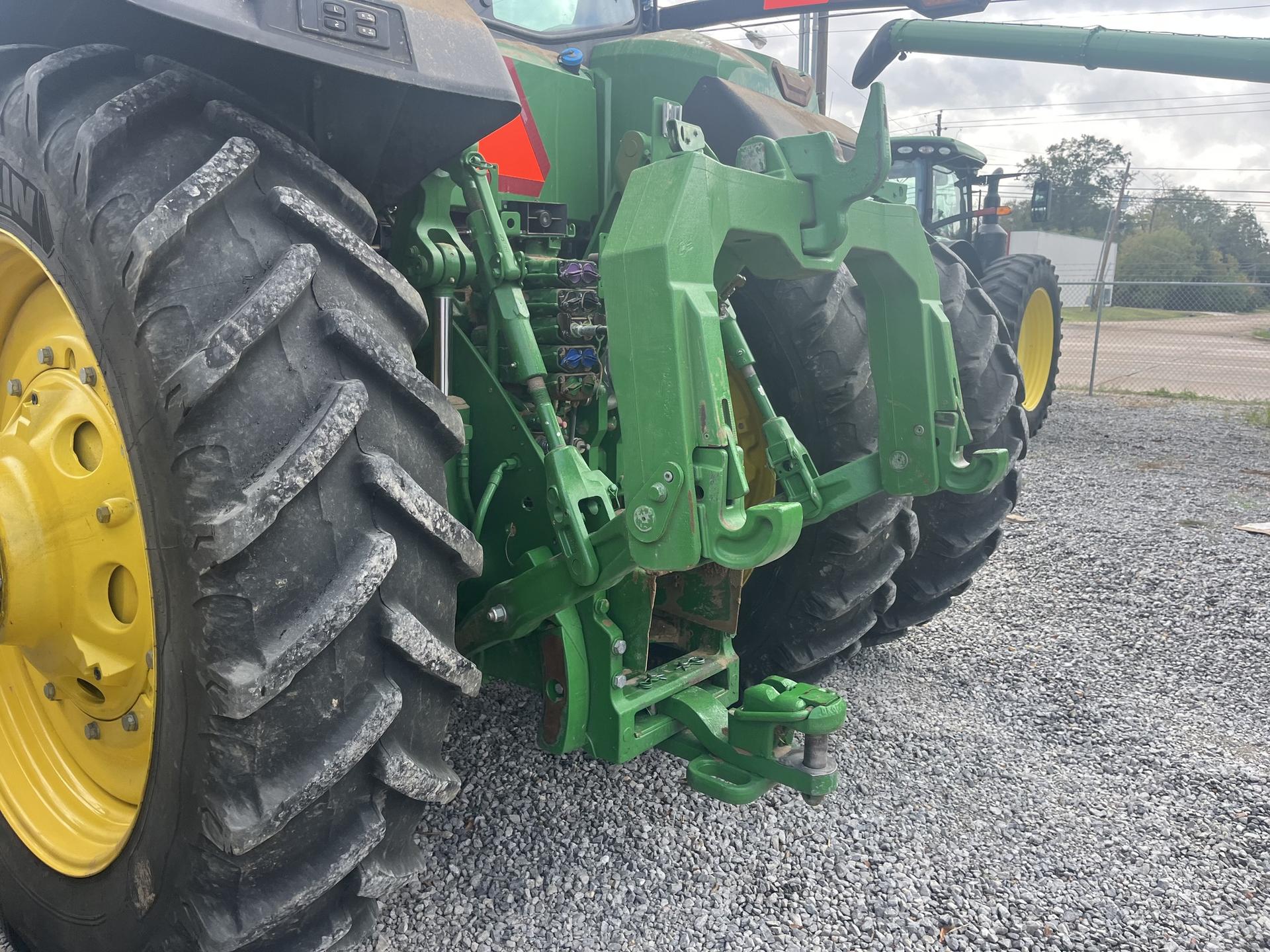 2023 John Deere 8R 370 Image
