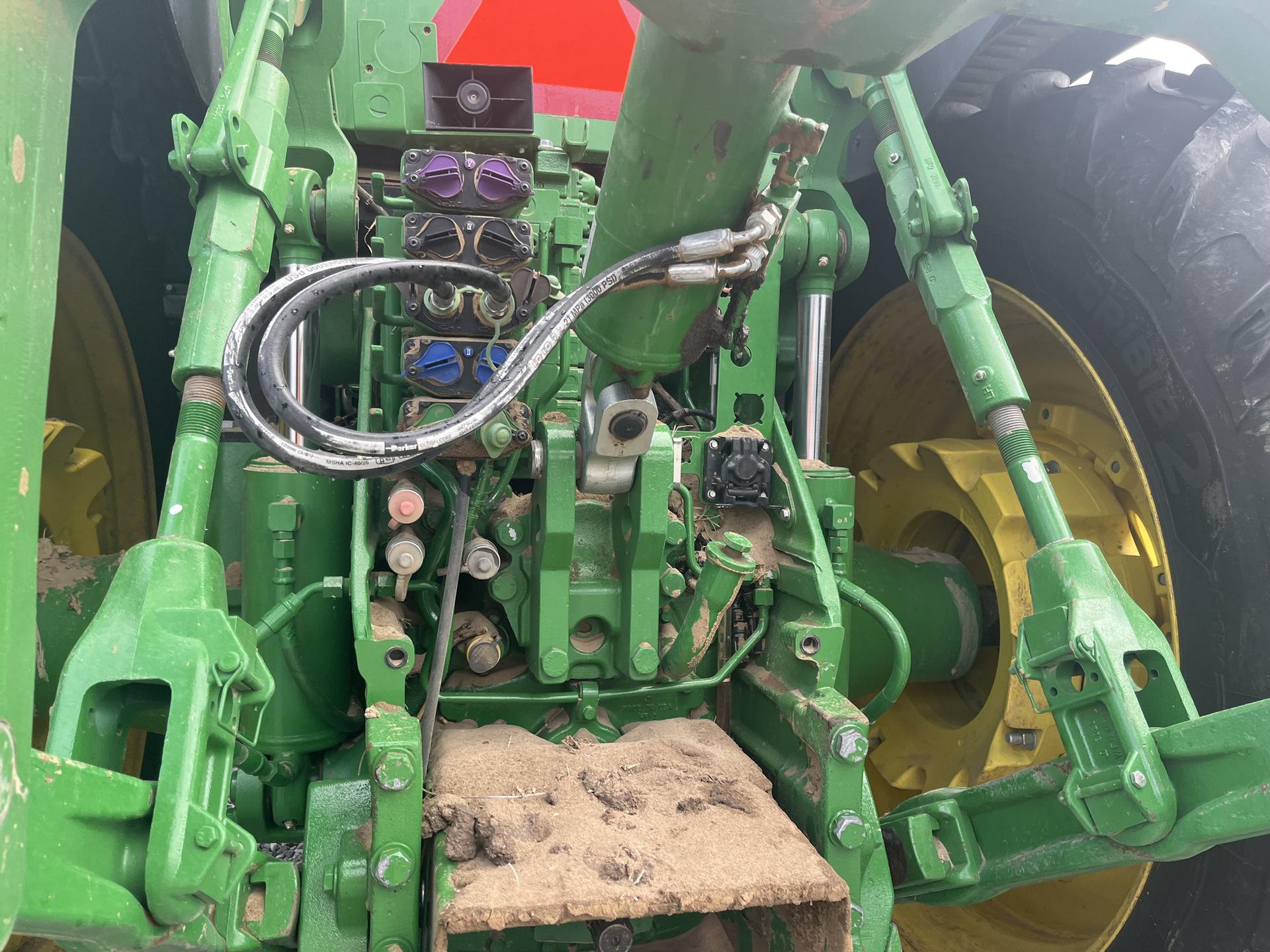 2023 John Deere 8R 370 Image