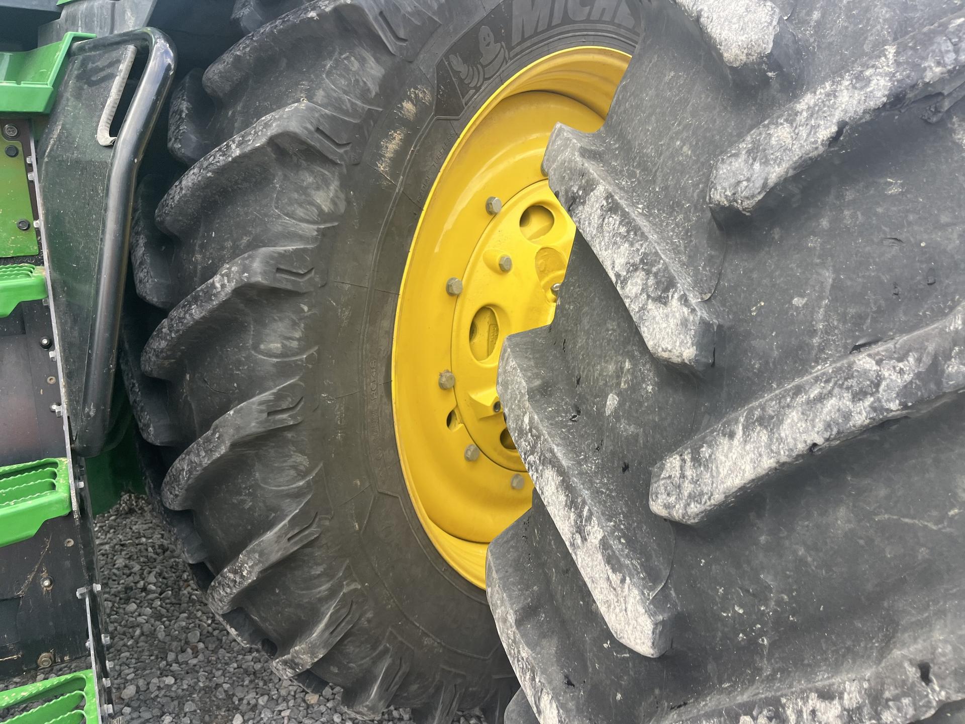 2023 John Deere 8R 370 Image