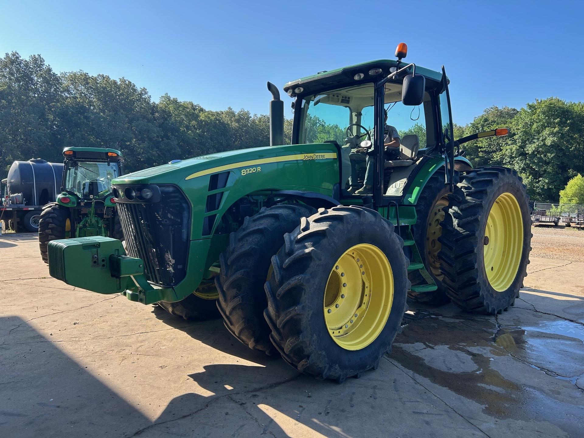 2009 John Deere 8320R Image