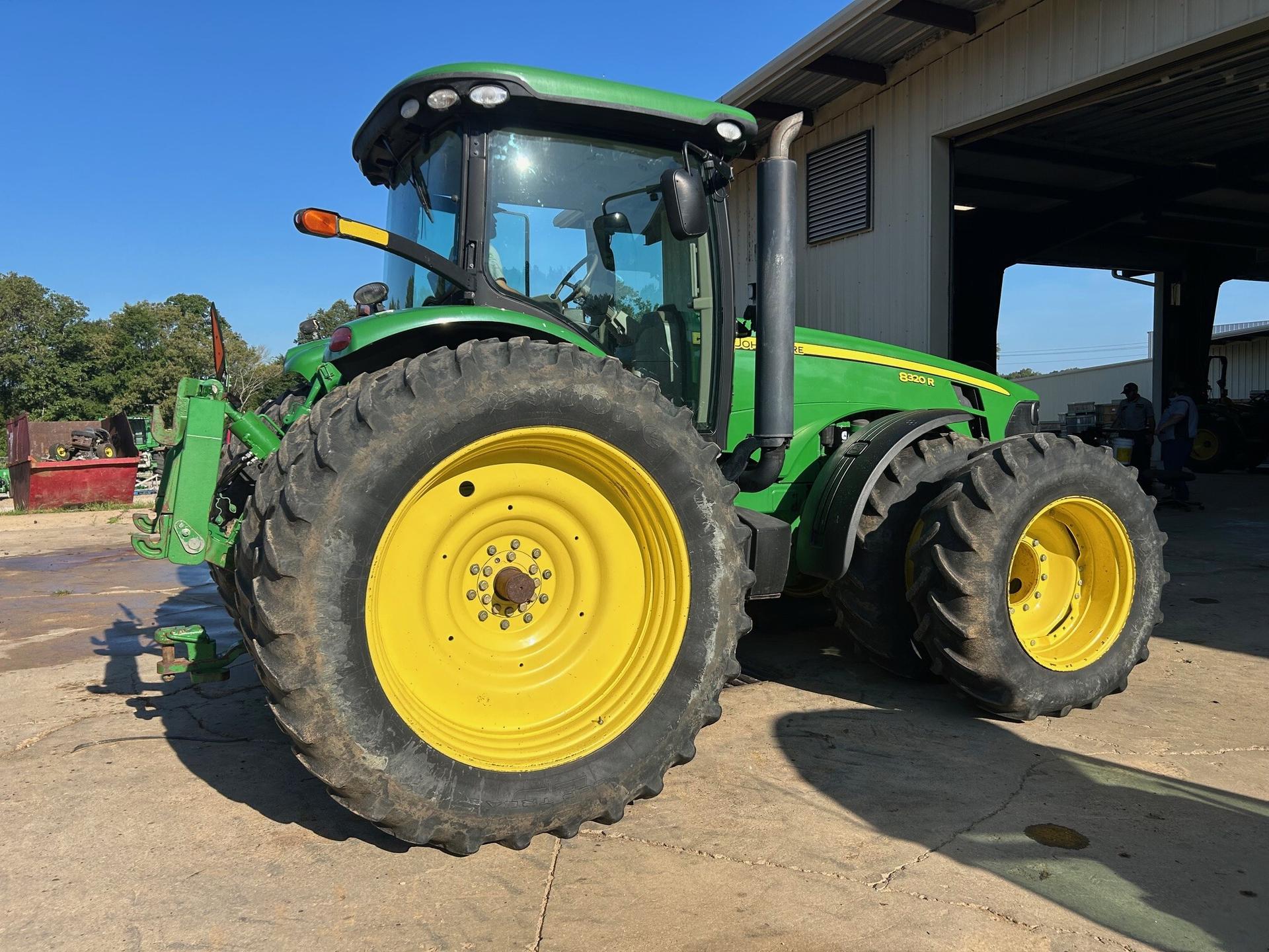 2009 John Deere 8320R Image