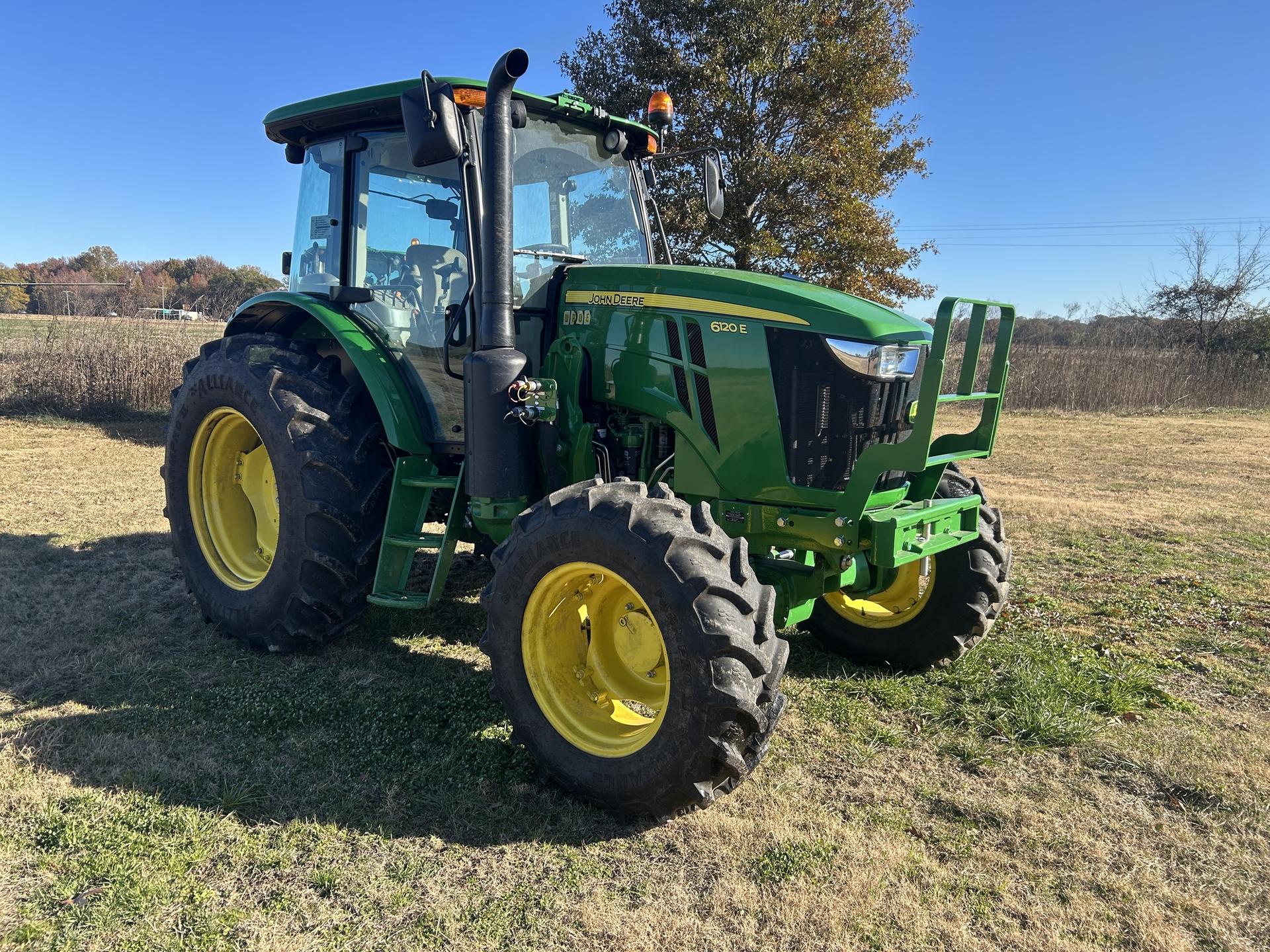 2023 John Deere 6120E Image