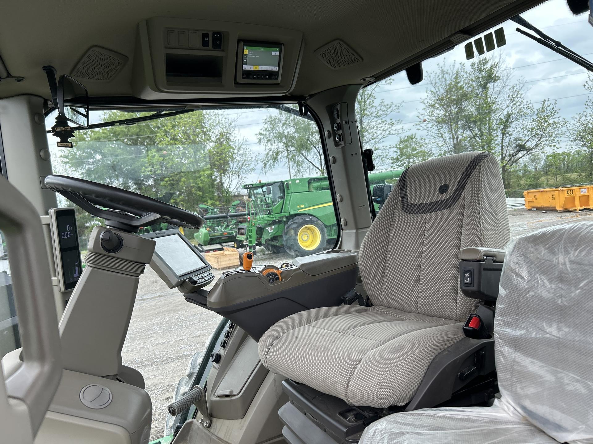 2023 John Deere 8R 280 Image