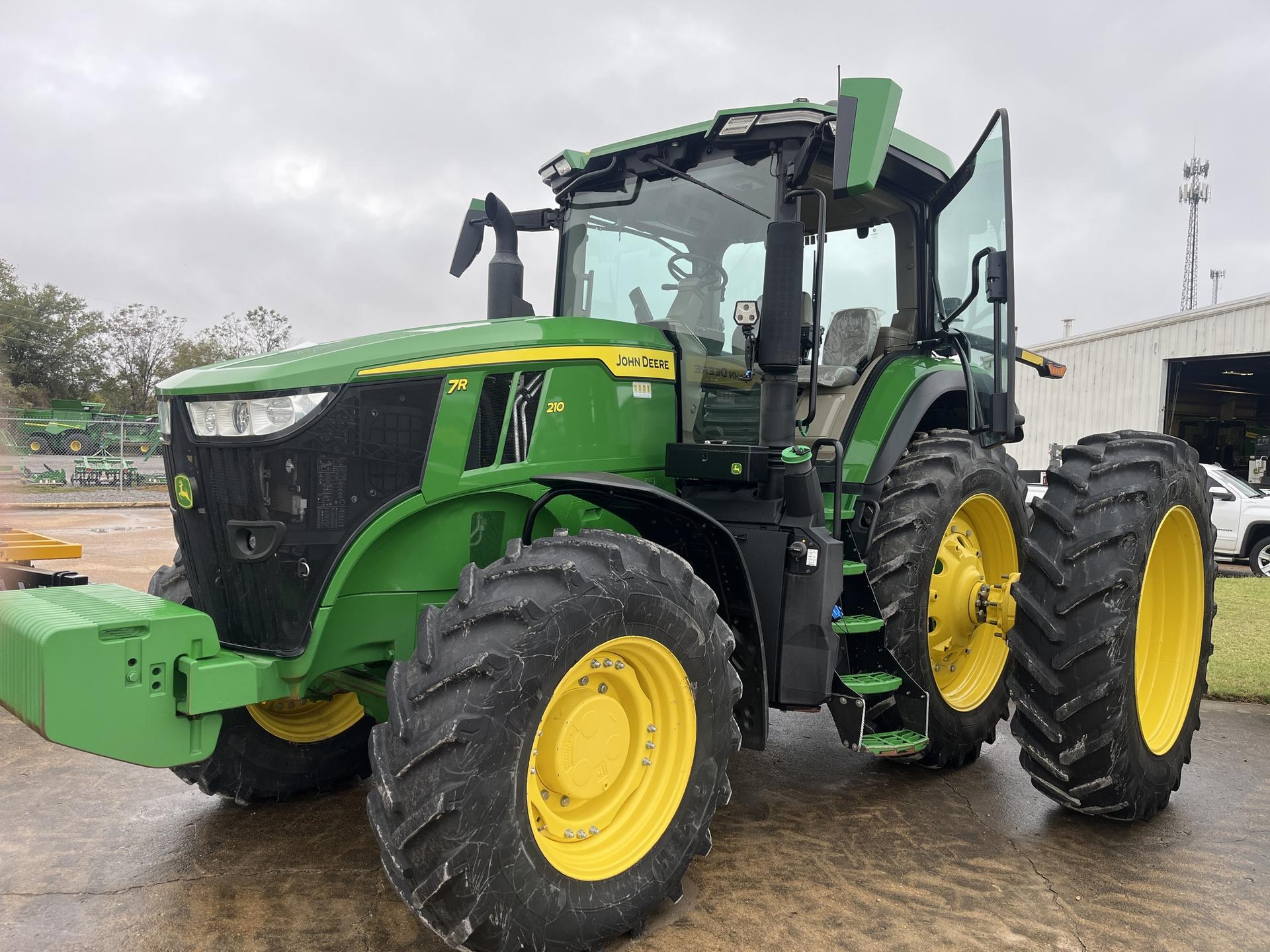 2023 John Deere 7R 210 Image