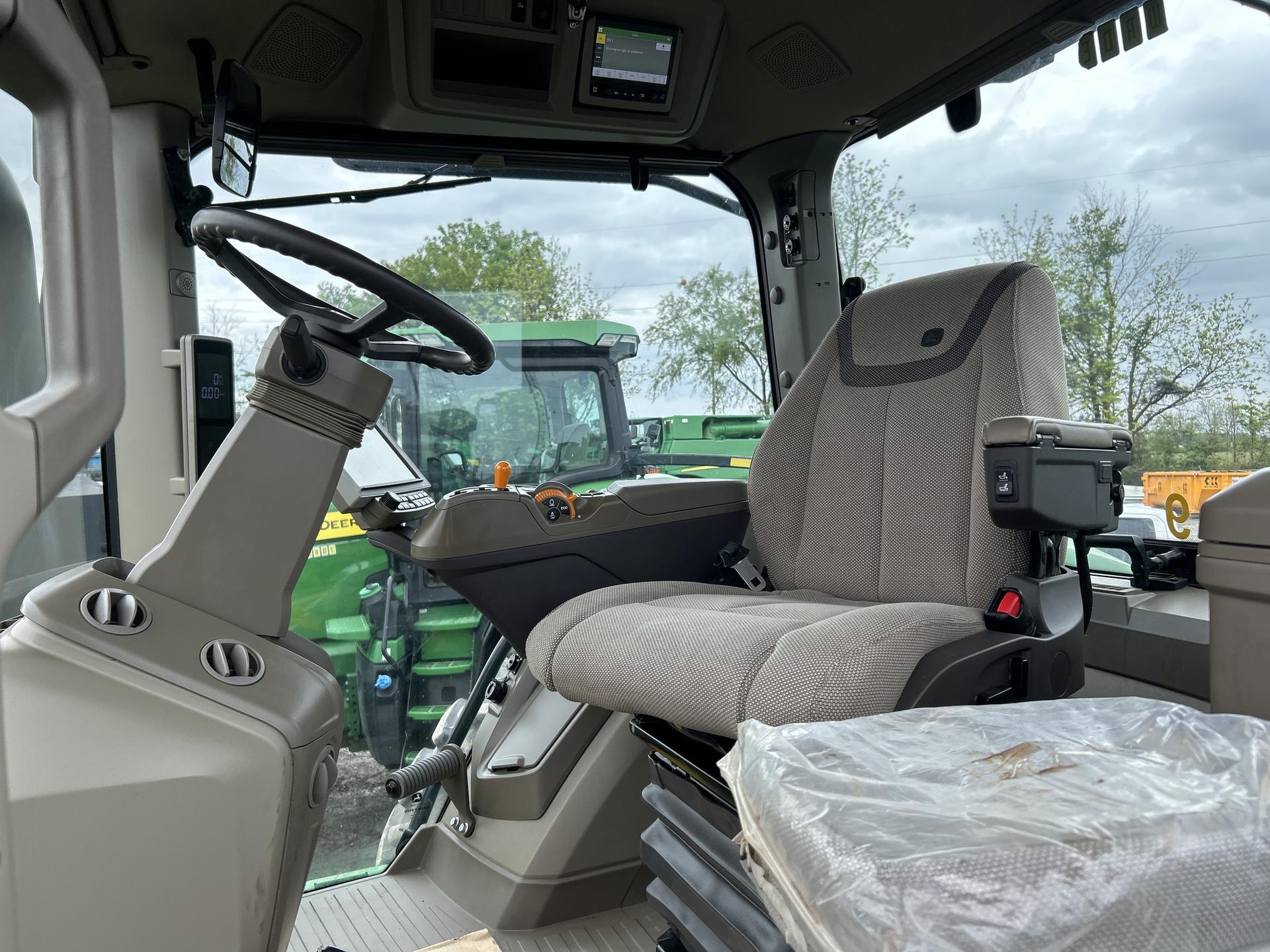 2023 John Deere 8R 280 Image