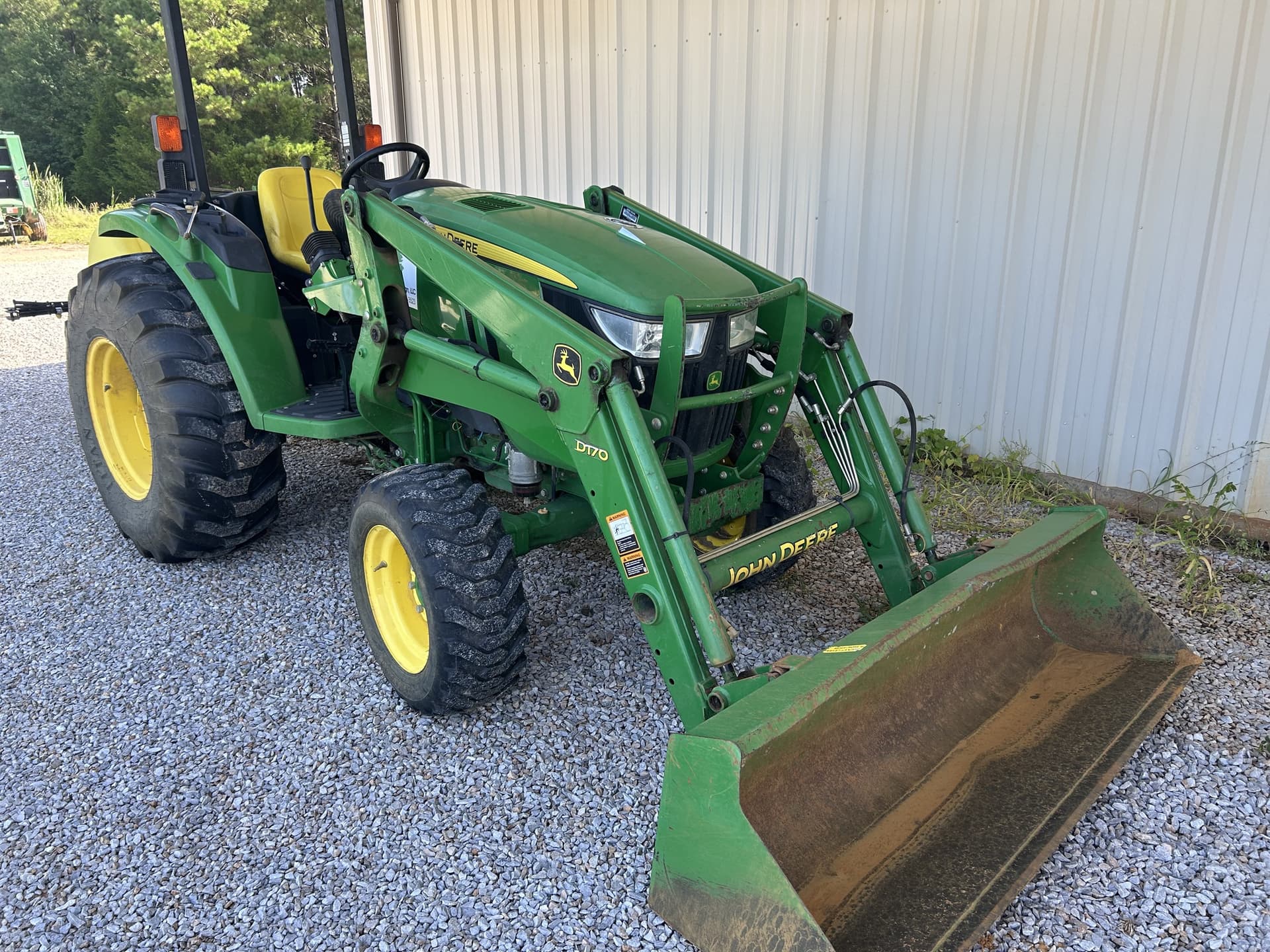 2015 John Deere 4052M Image