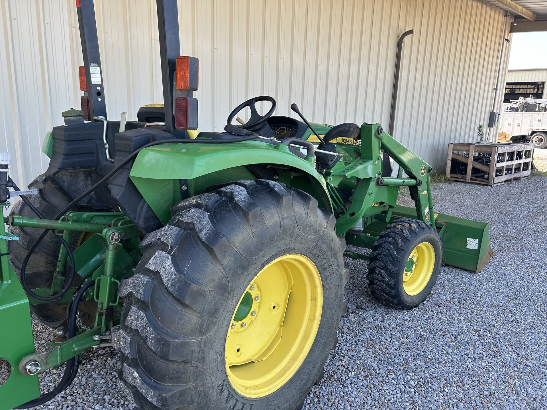 2015 John Deere 4052M Image