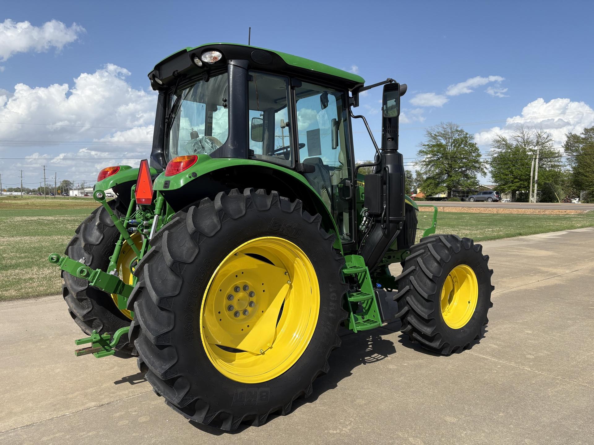 2023 John Deere 6120M Image