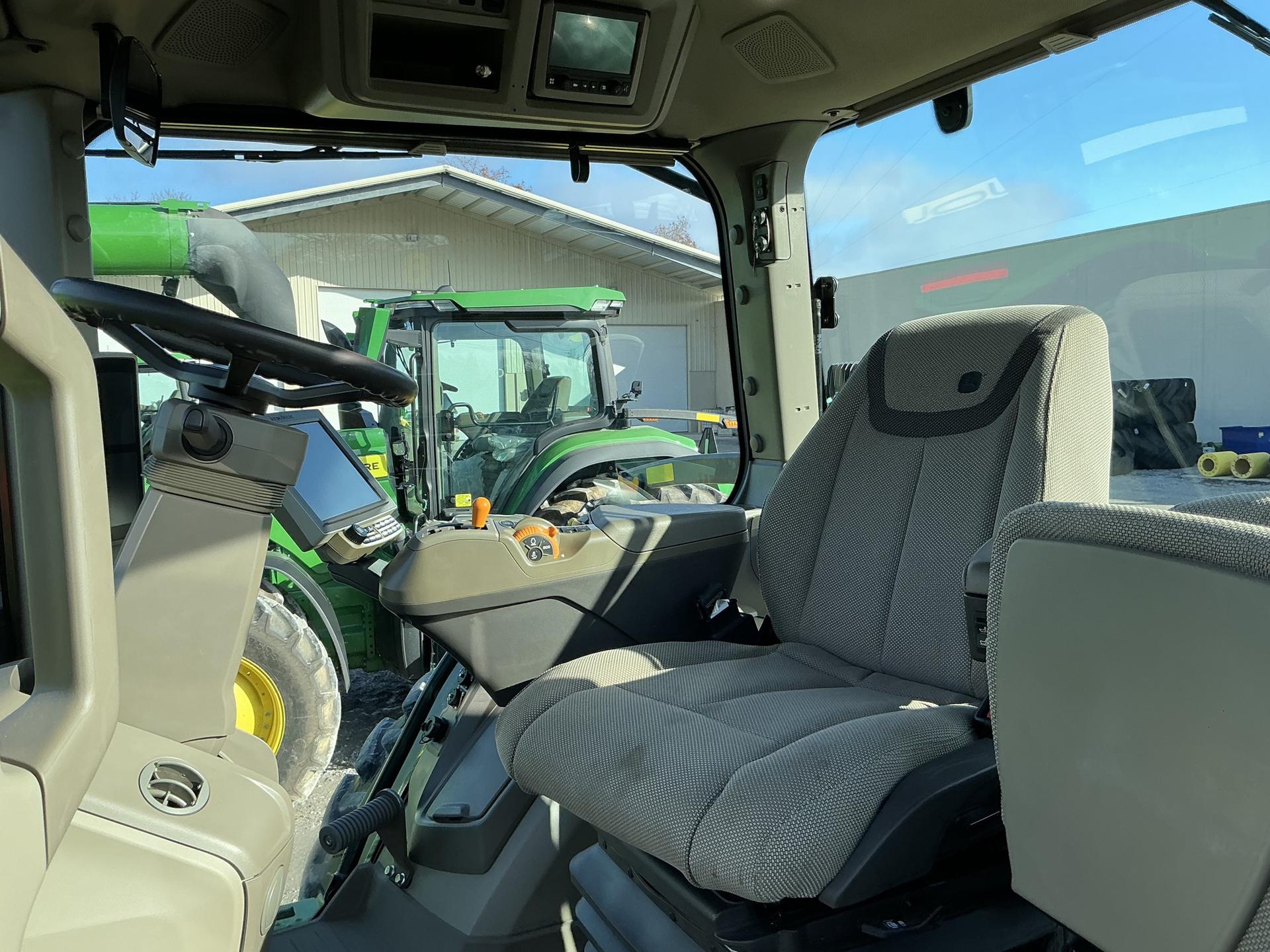 2023 John Deere 8R 280 Image