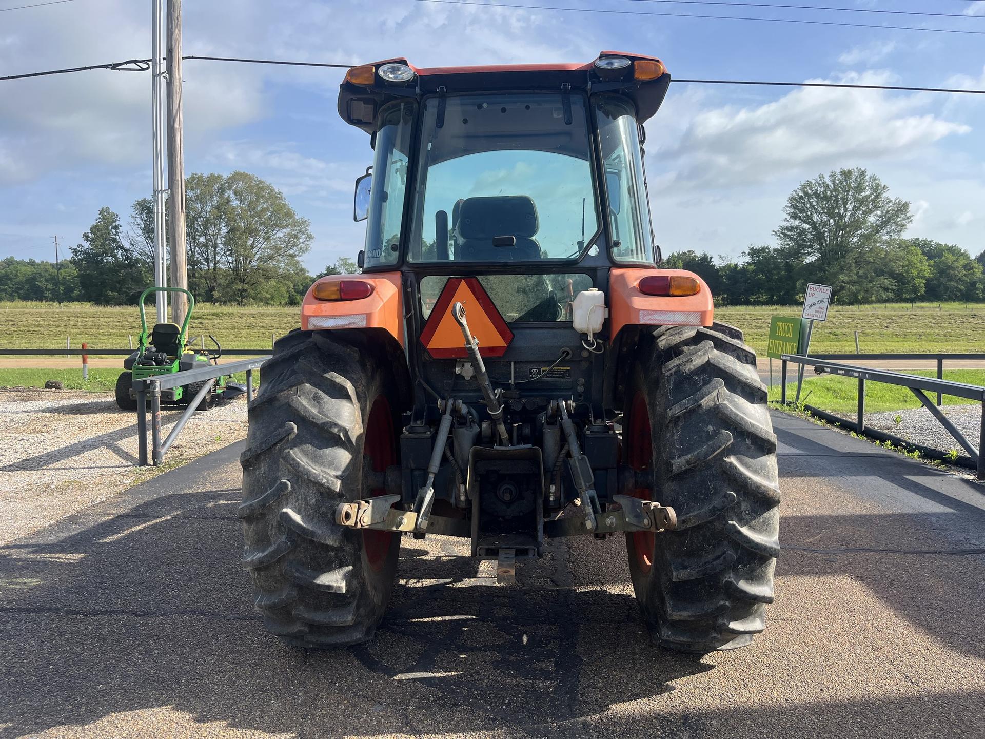 2018 Kubota M7060 Image
