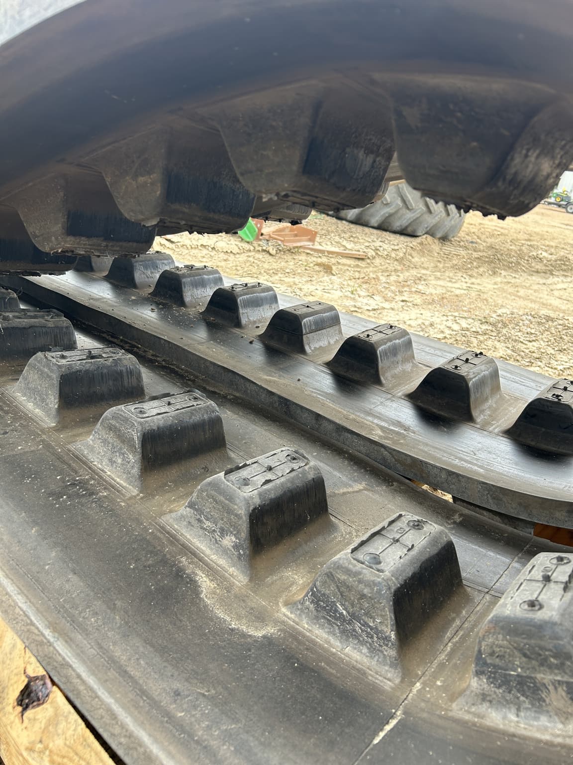 2024 John Deere 18″ 8RX Tracks Image