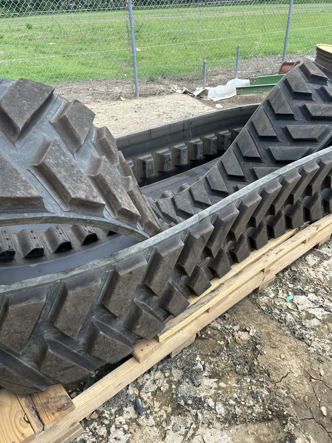 2024 John Deere 18″ 8RX Tracks Image