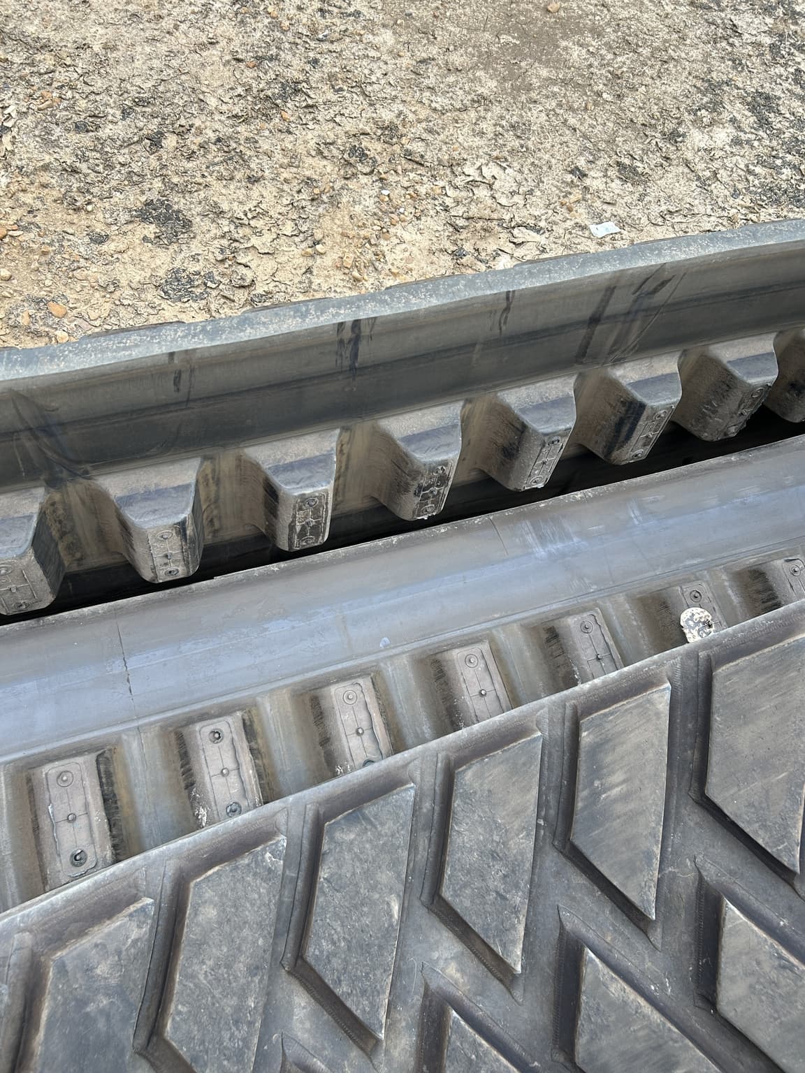2024 John Deere 18″ 8RX Tracks Image