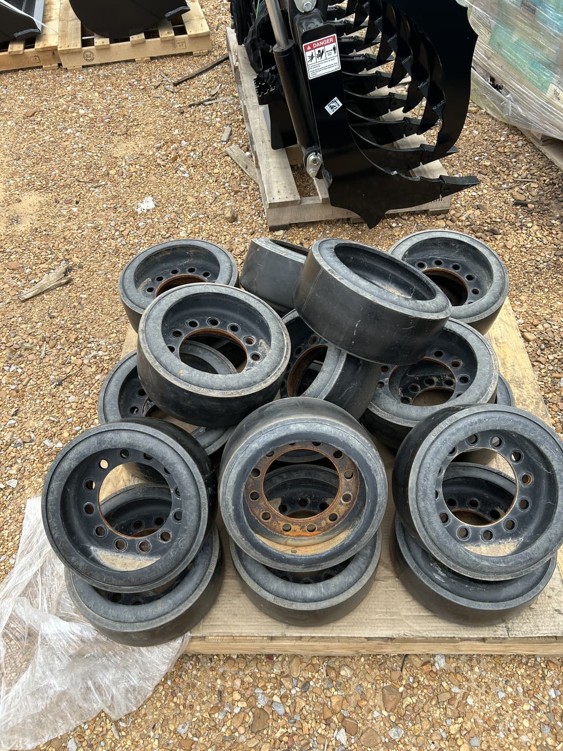 2024 John Deere 18″ 8RX Tracks Image