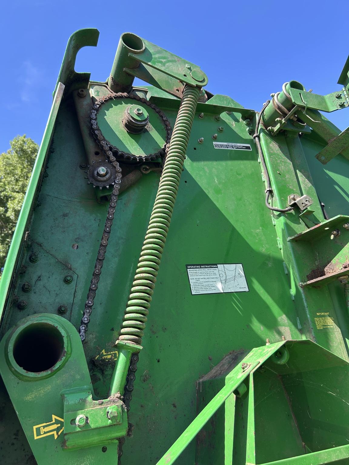2002 John Deere 567 Image