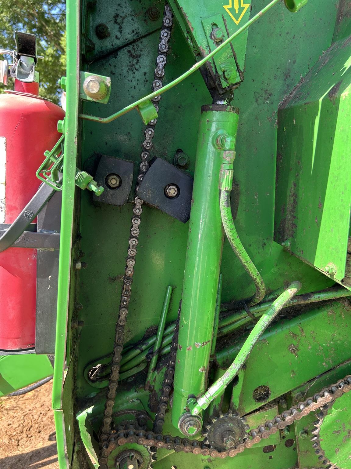 2002 John Deere 567 Image