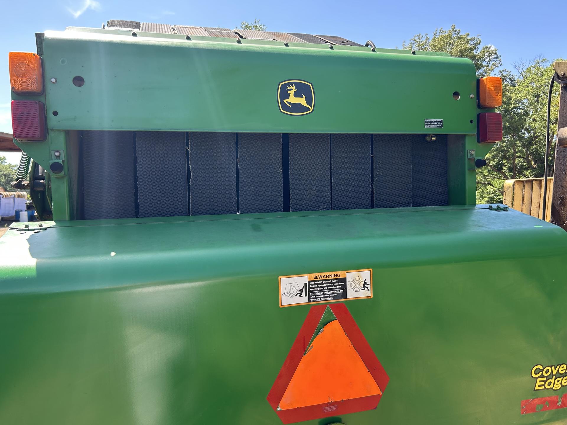 2002 John Deere 567 Image