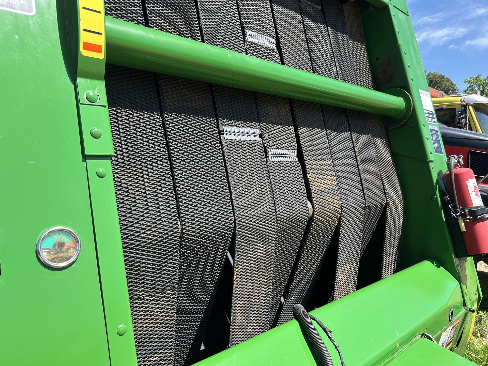 2002 John Deere 567 Image