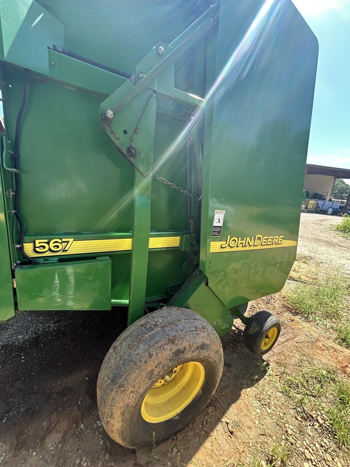 2002 John Deere 567 Image