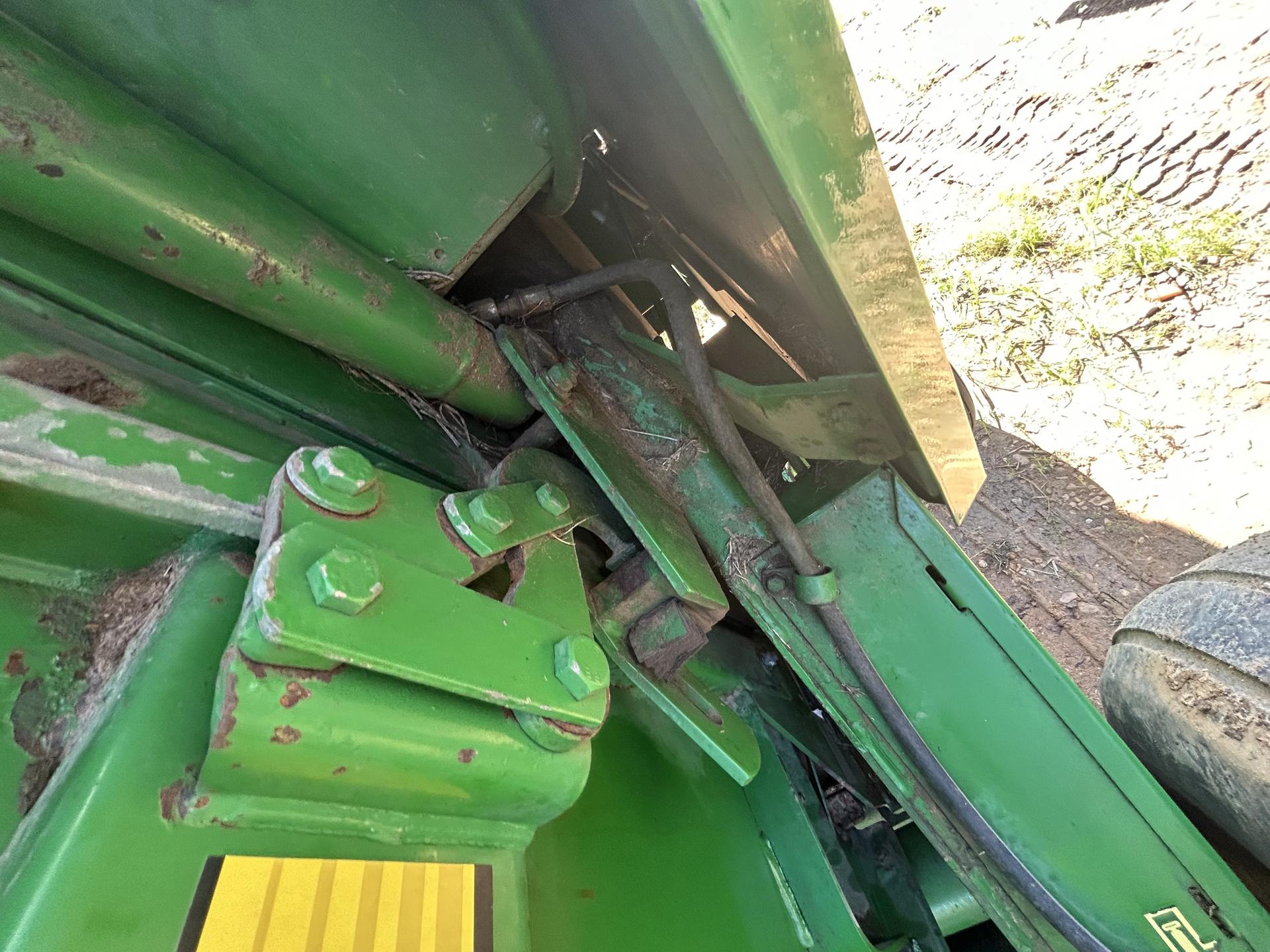 2002 John Deere 567 Image