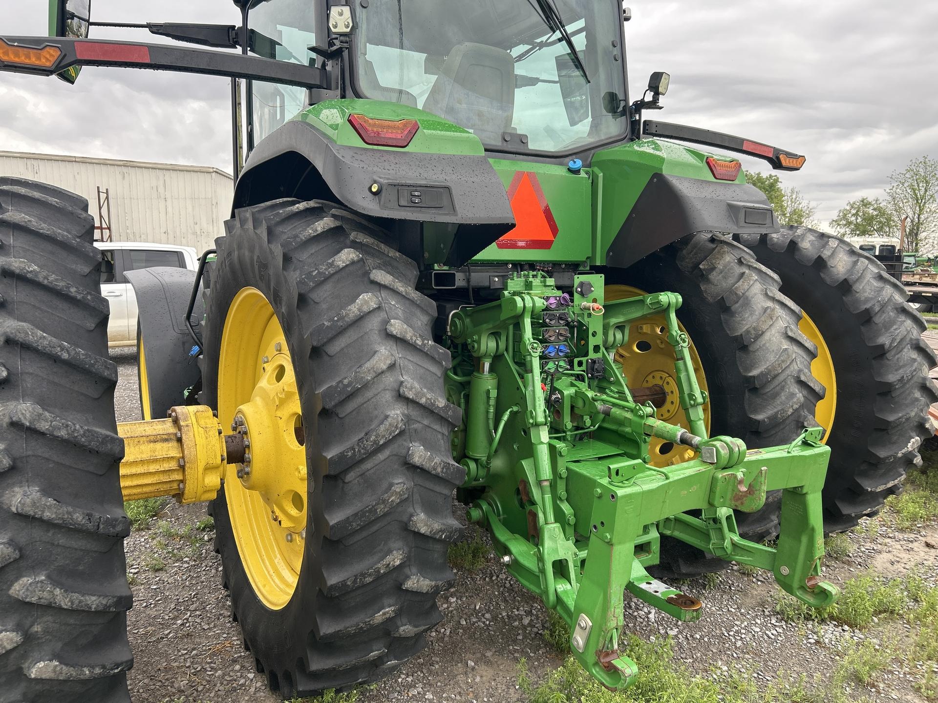 2023 John Deere 8R 280 Image