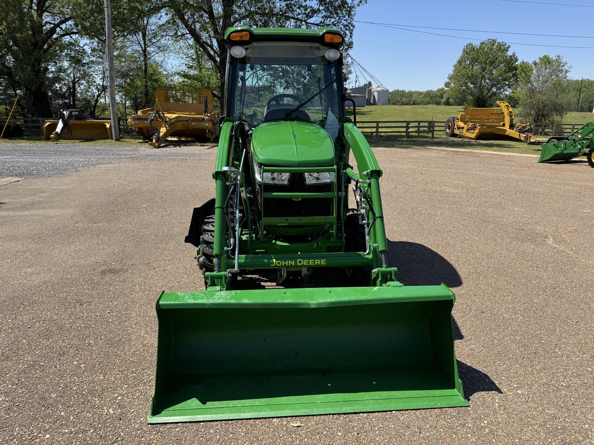 2021 John Deere 3033R Image