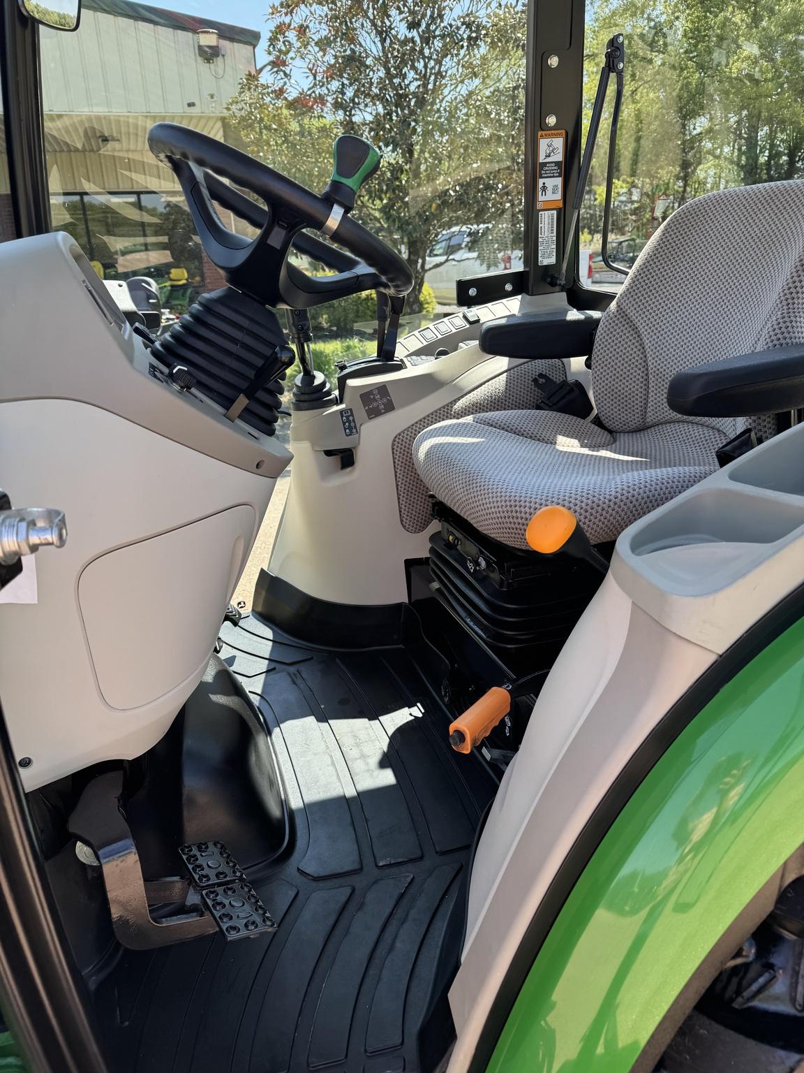 2021 John Deere 3033R Image
