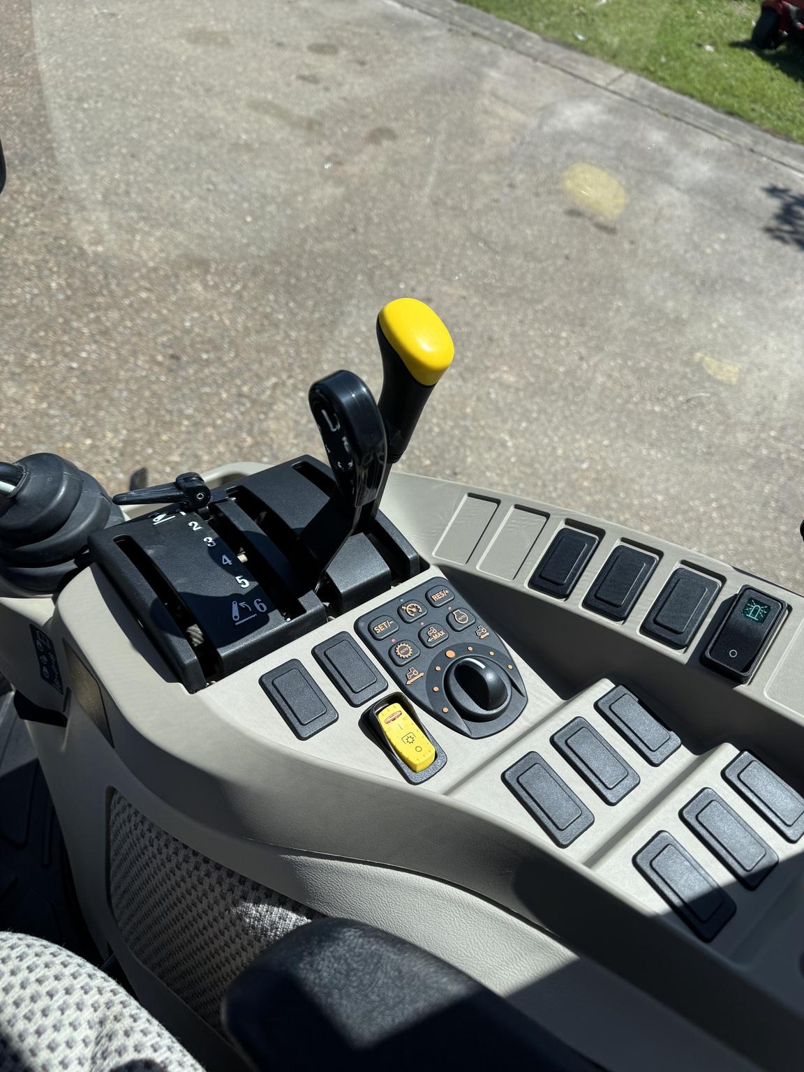 2021 John Deere 3033R Image