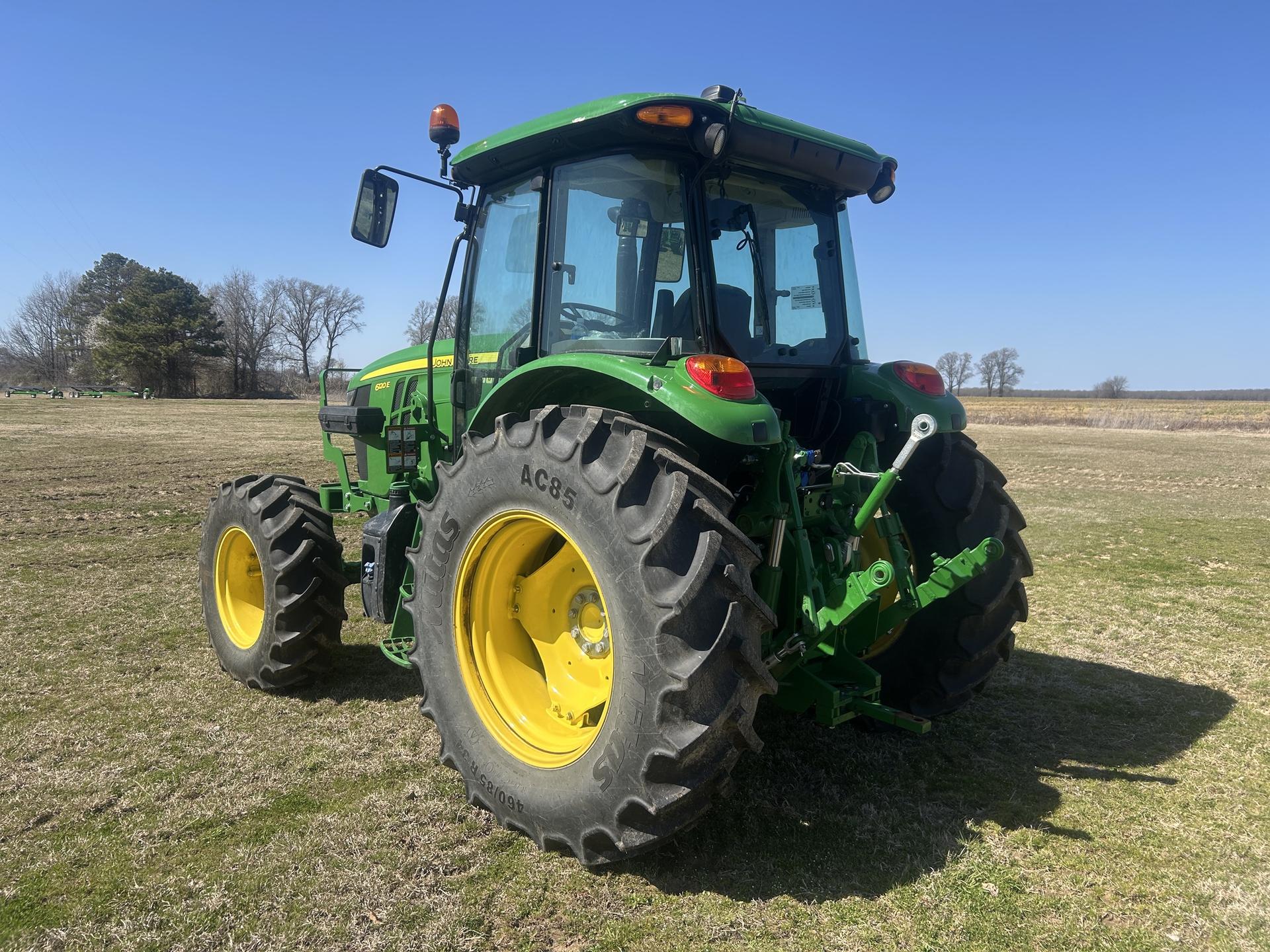 2023 John Deere 6120E Image