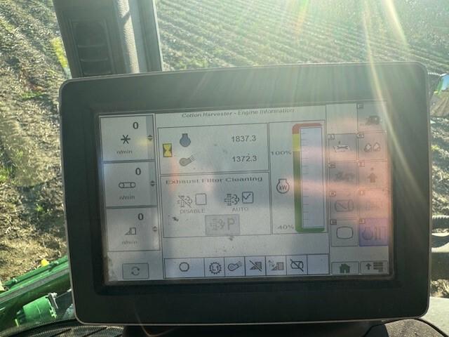 2017 John Deere CP690 Image