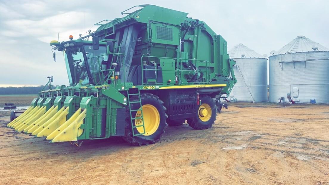 2017 John Deere CP690 Image