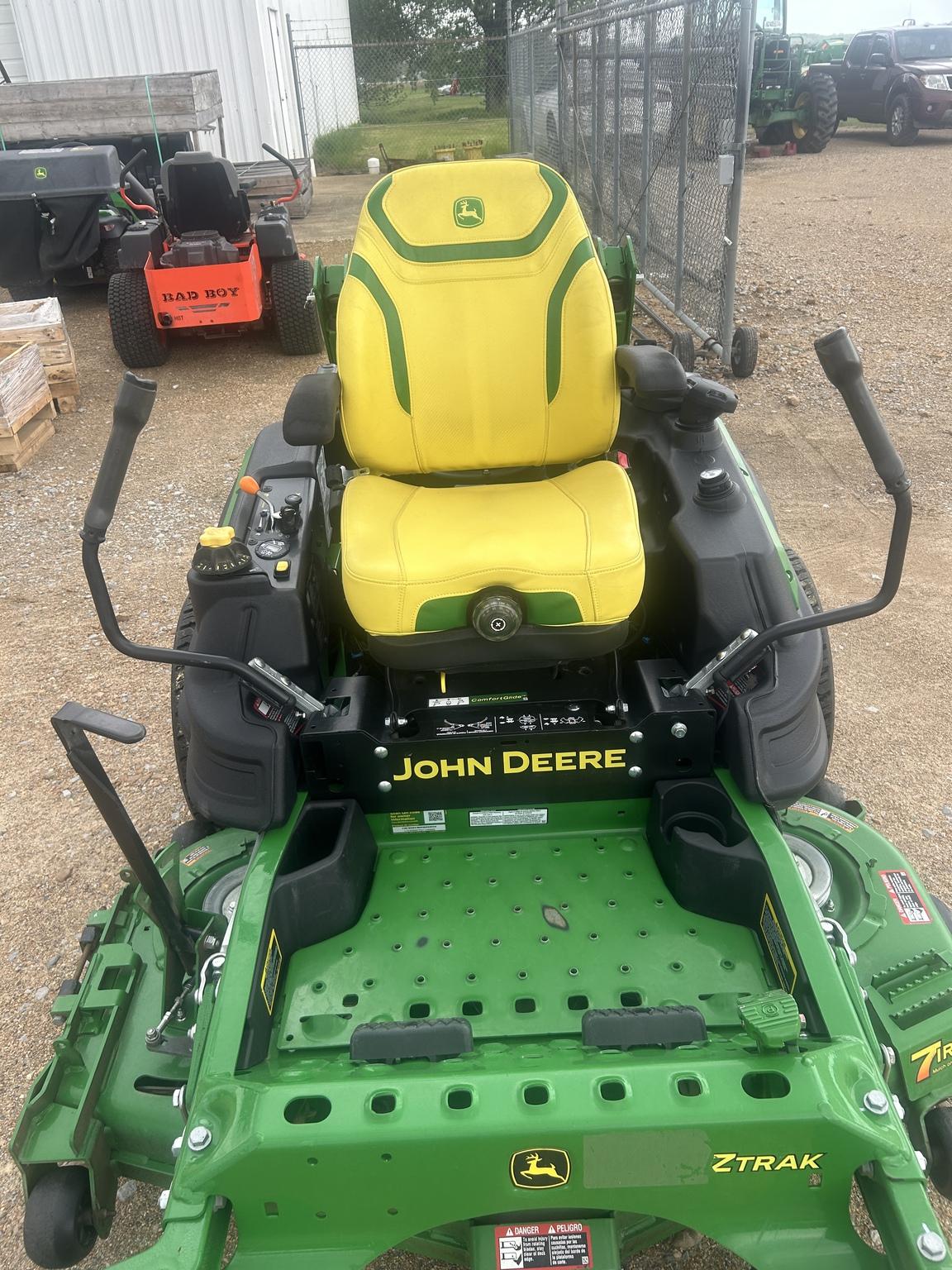2023 John Deere Z930R Image