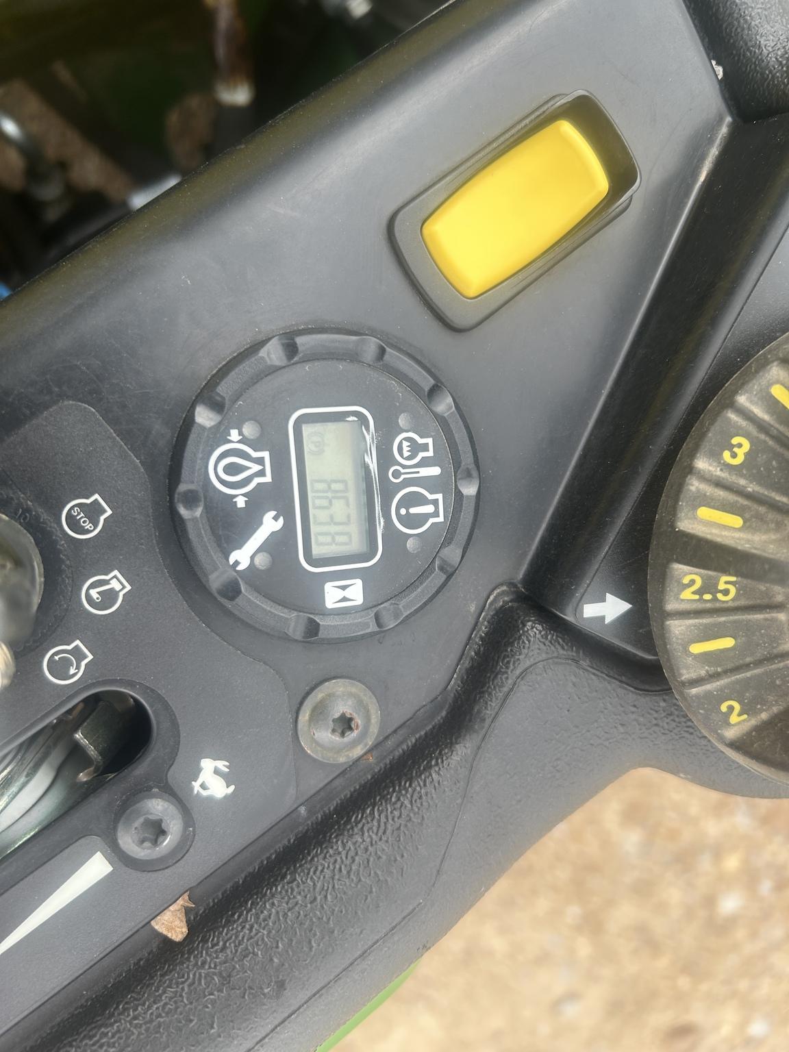 2023 John Deere Z930R Image