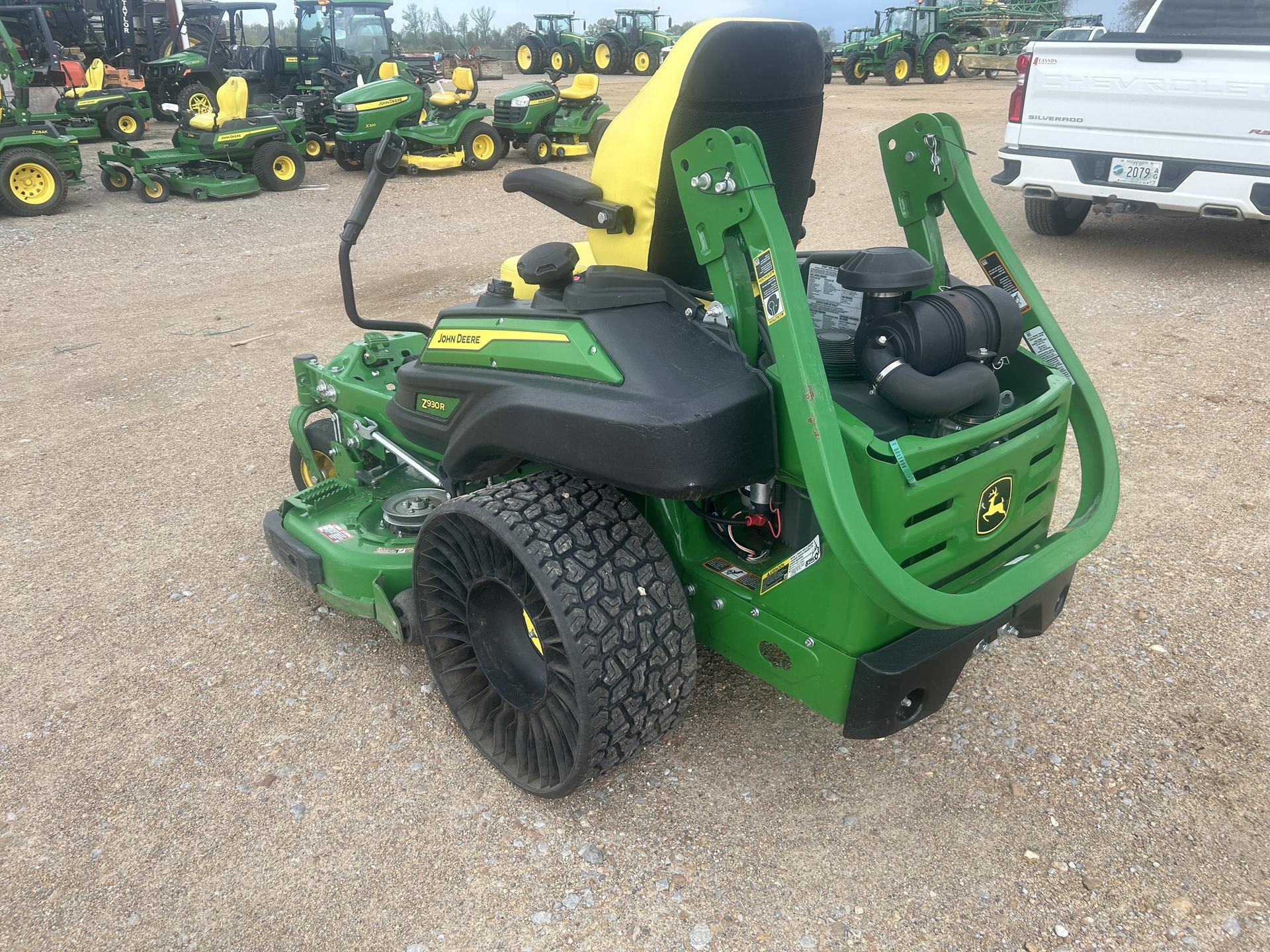 2023 John Deere Z930R Image