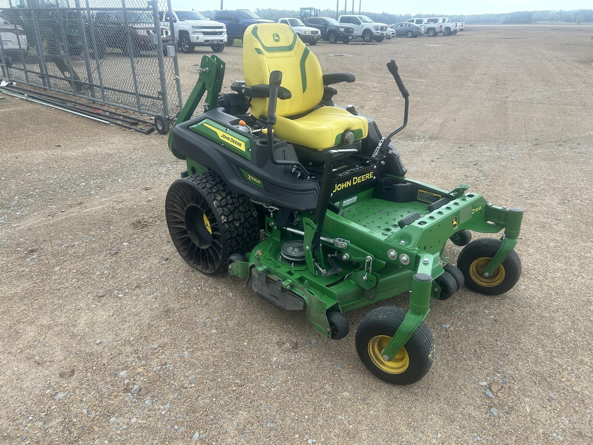 2023 John Deere Z930R Image