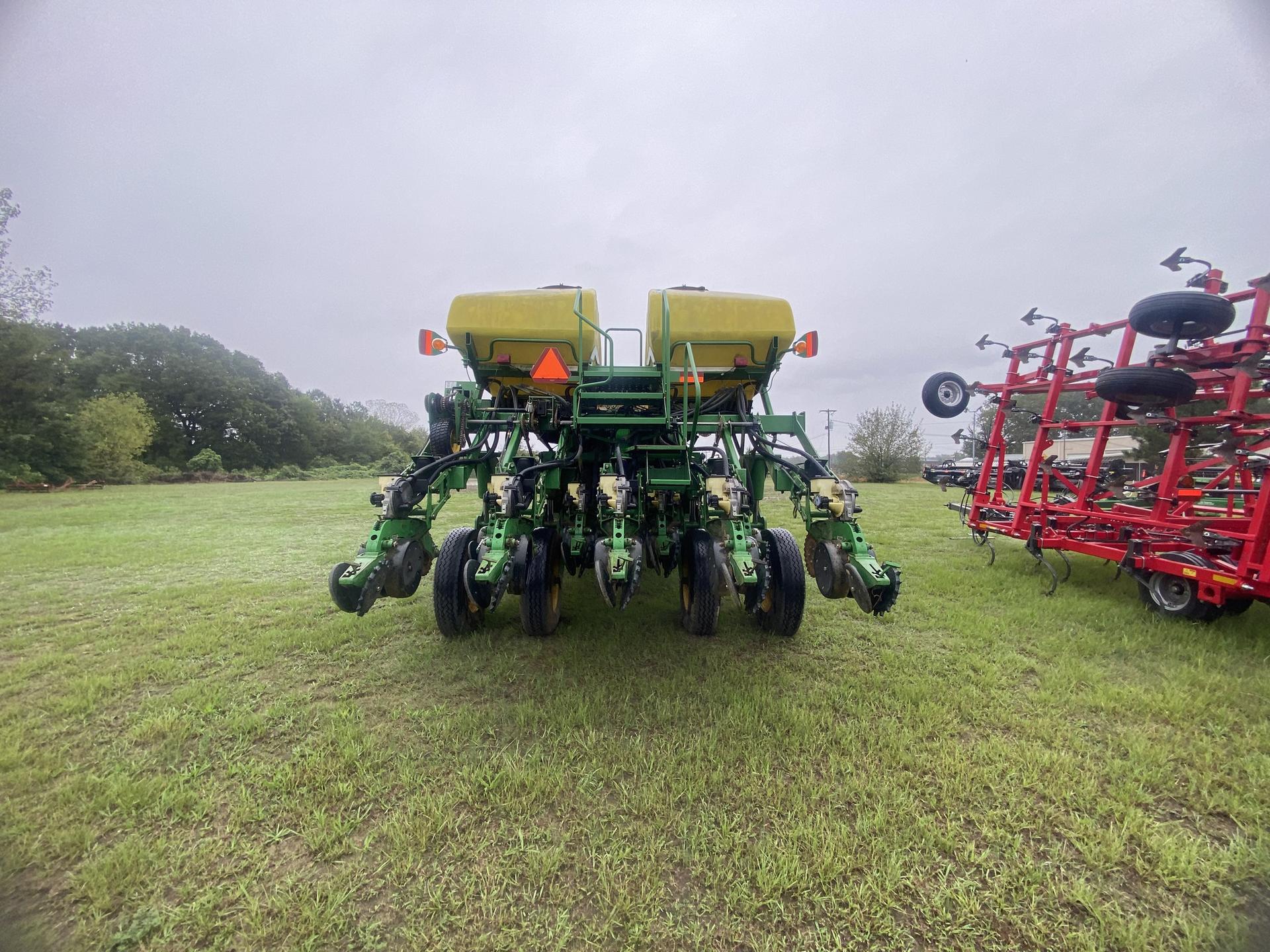 2010 John Deere 1790 Image