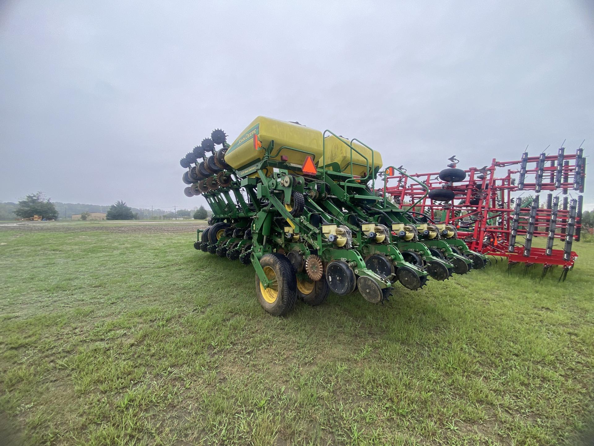 2010 John Deere 1790 Image