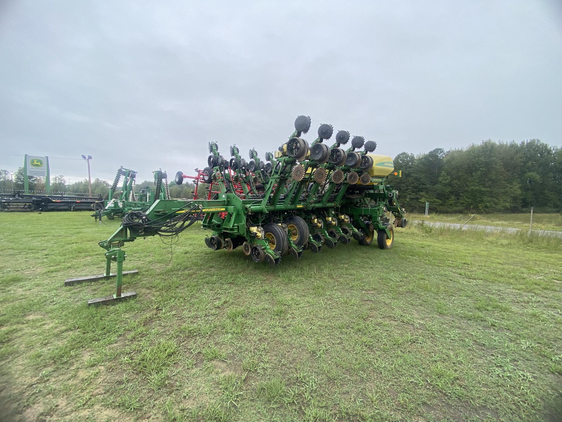 2010 John Deere 1790 Image