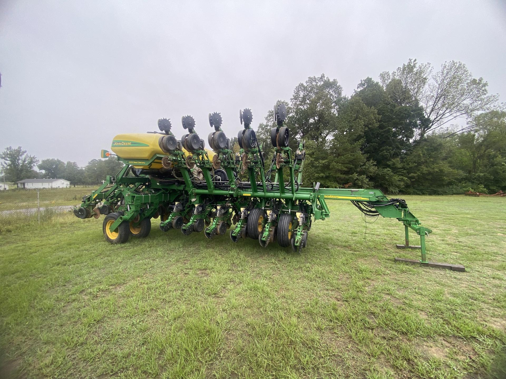 2010 John Deere 1790 Image