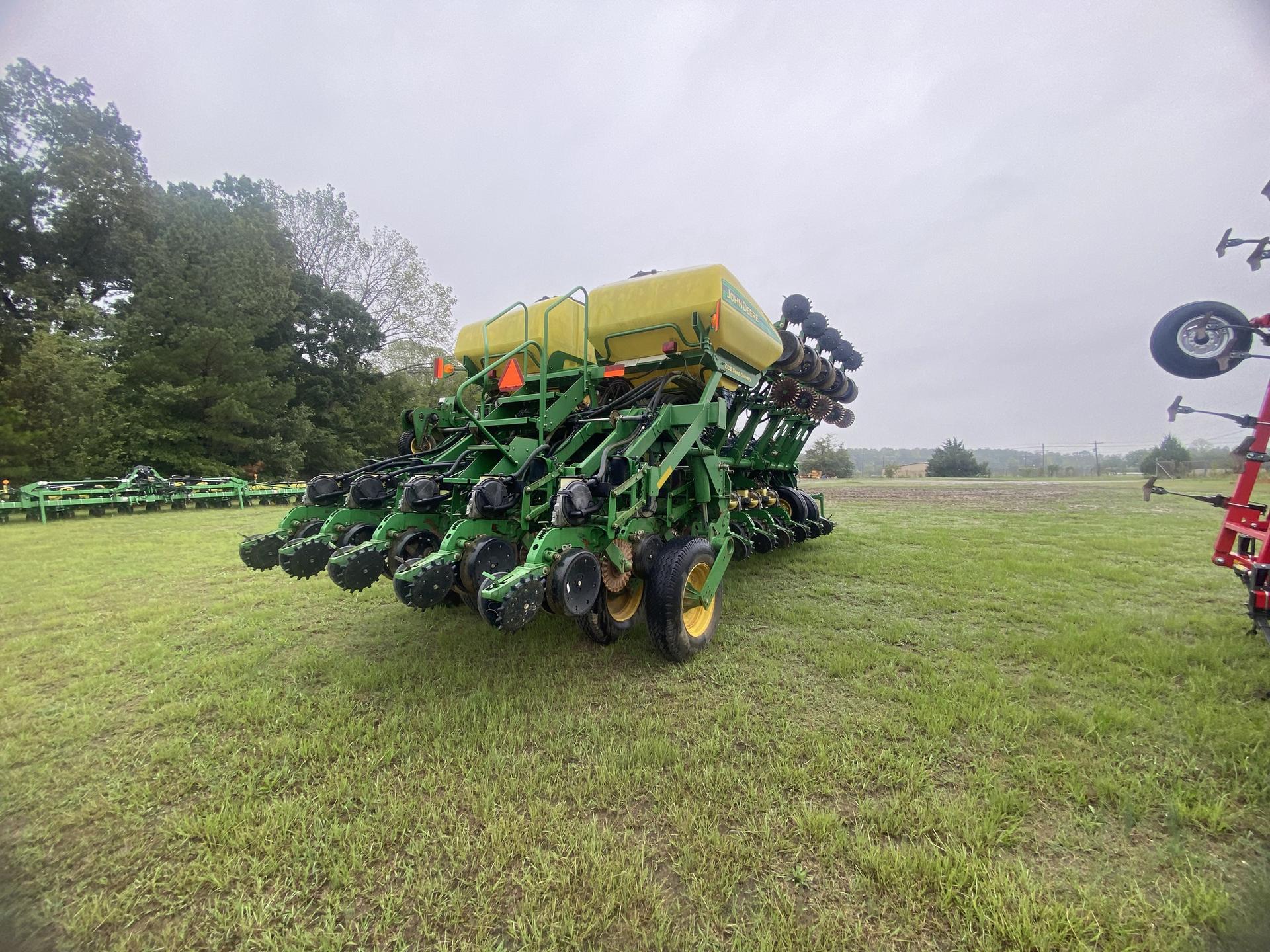 2010 John Deere 1790 Image
