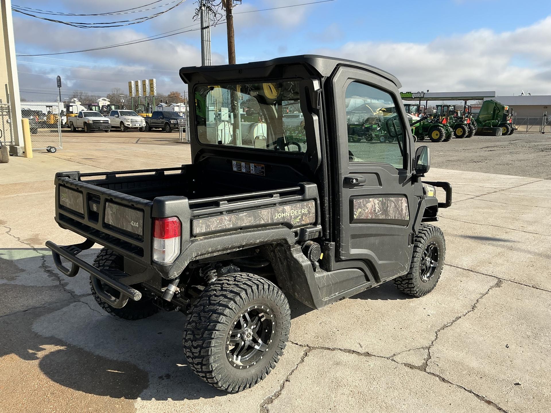 2023 John Deere XUV 835R Image