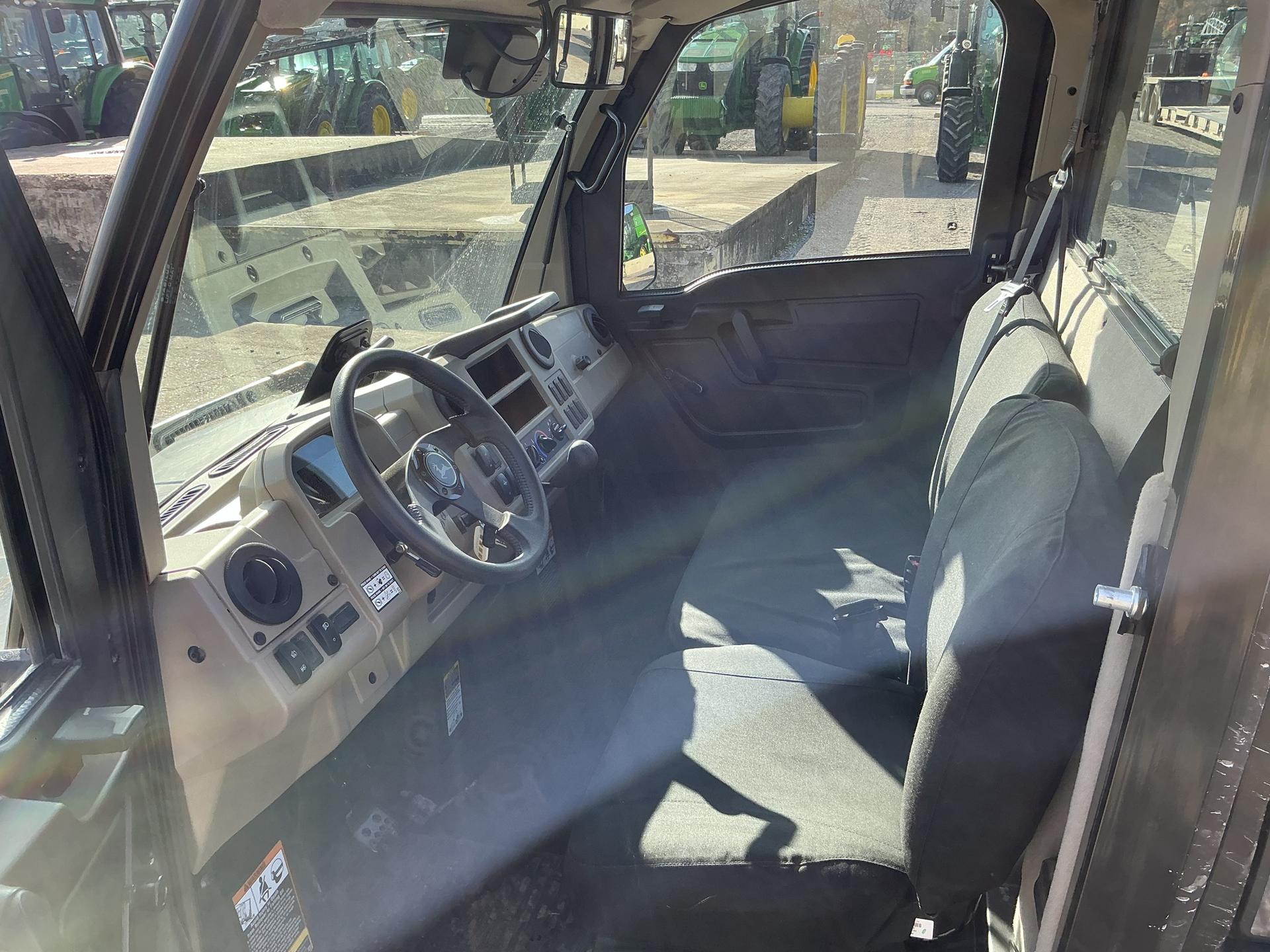 2023 John Deere XUV 835R Image