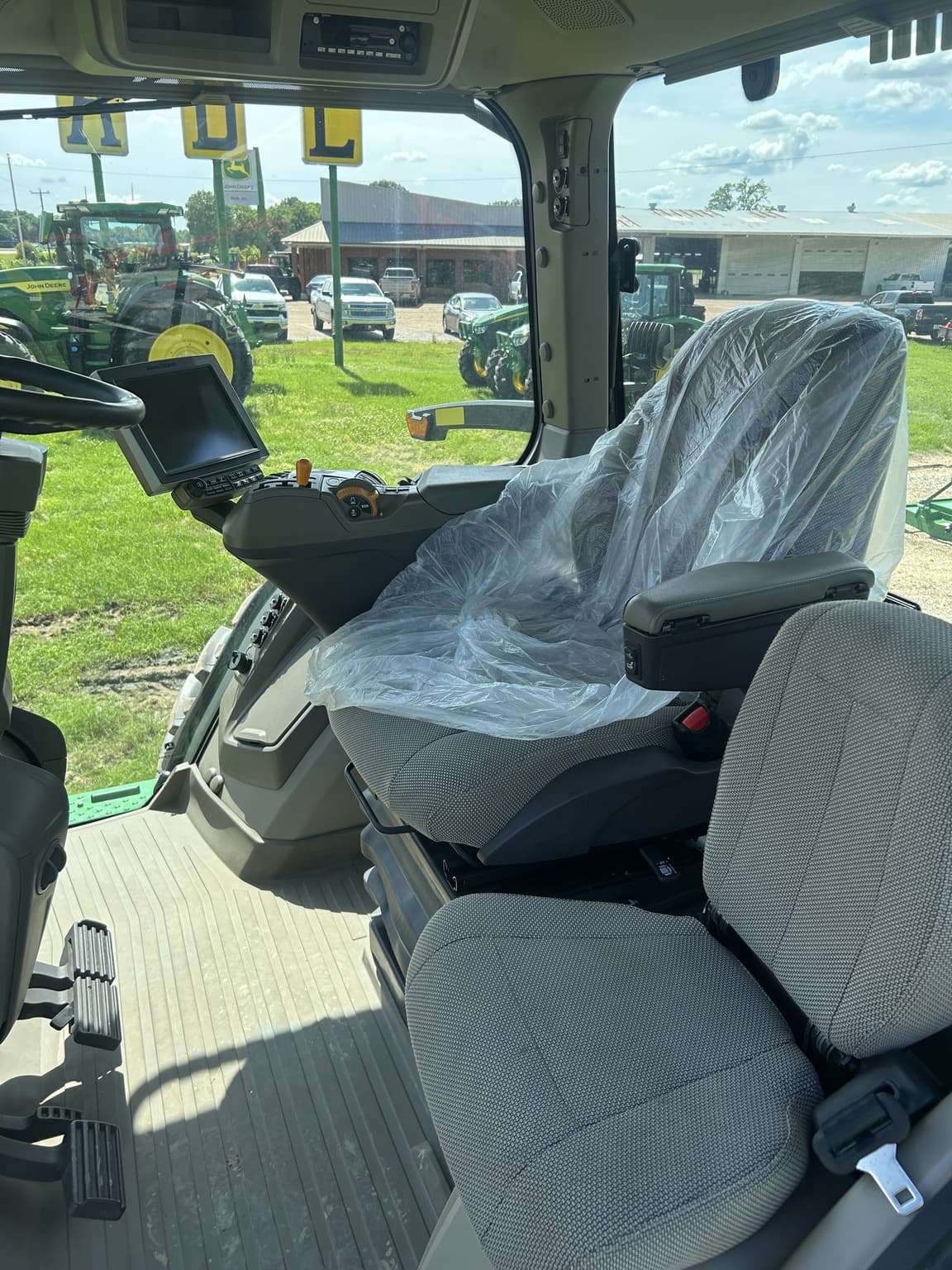 2023 John Deere 8R 310 Image