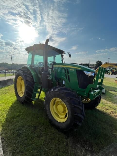2018 John Deere 6105E Image